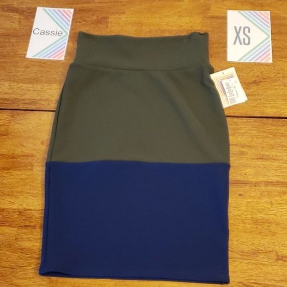 LuLaRoe Dresses & Skirts - RARE Non-print LLR Cassie